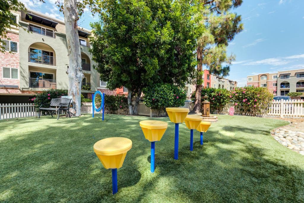 Pet-Friendly at The Reserve at Warner Center, Woodland Hills, 91367