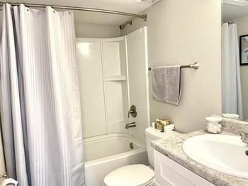 Full-size bathrooms at The Life at Forest View, Clute - Photo Gallery 10