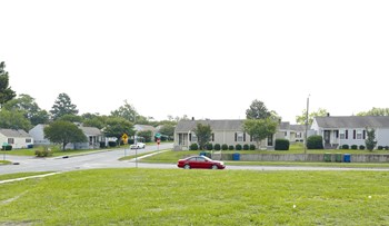 The Life at Lakeside Villas in Wilmington, NC 28401 - Photo Gallery 14