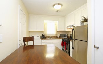 Open kitchen at The Life at Lakeside Villas in Wilmington, NC - Photo Gallery 6