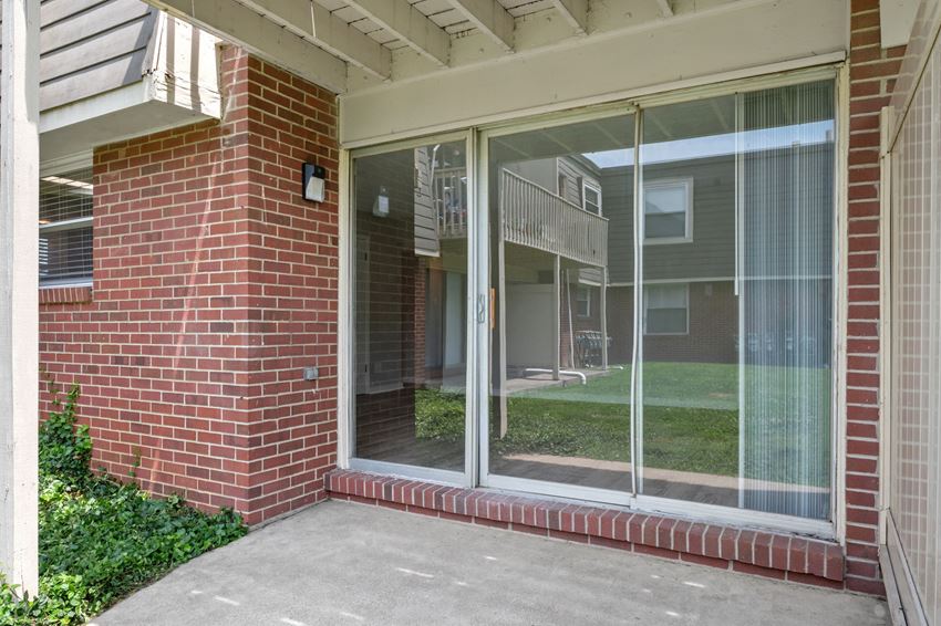 The Life At Lexington Square Apartments, 100 Lakeshore Drive, Lexington