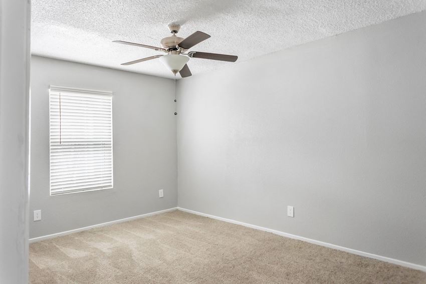 bedroom with upgraded carpet - Photo Gallery