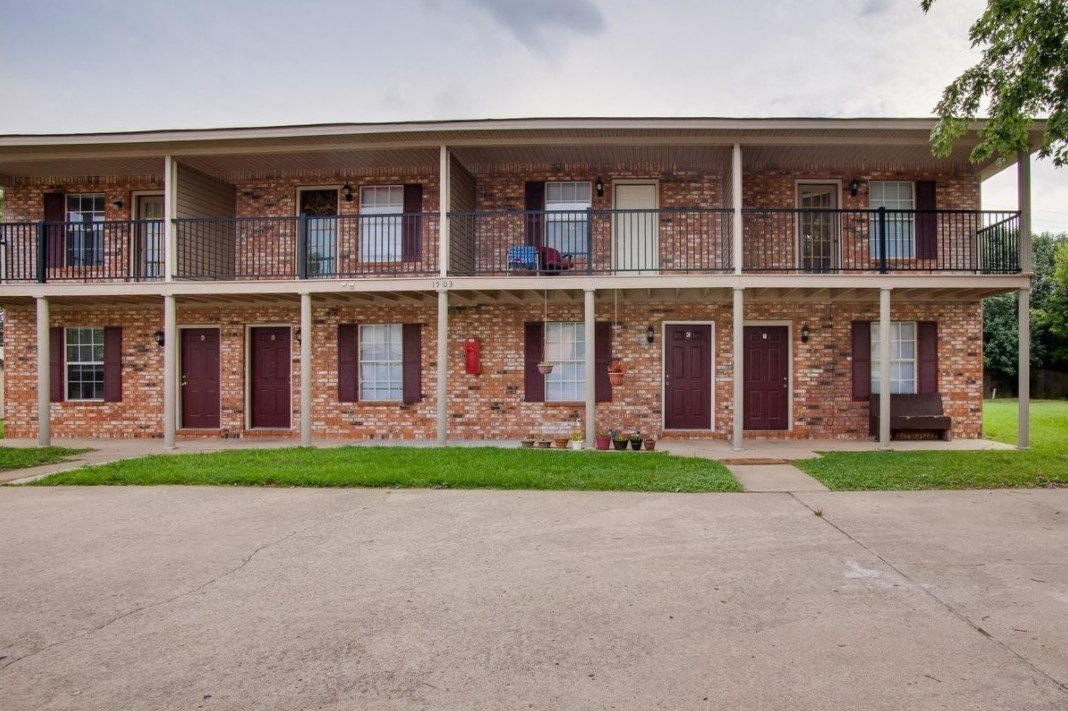 The Life At Woodland Hills Apartments, 1406 Oriole St, Springdale, AR