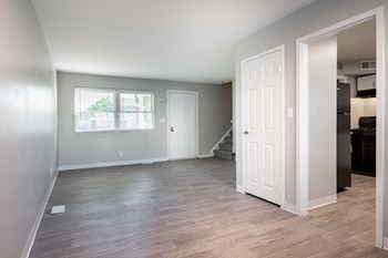 Interior with hard wood flooring - Photo Gallery 5