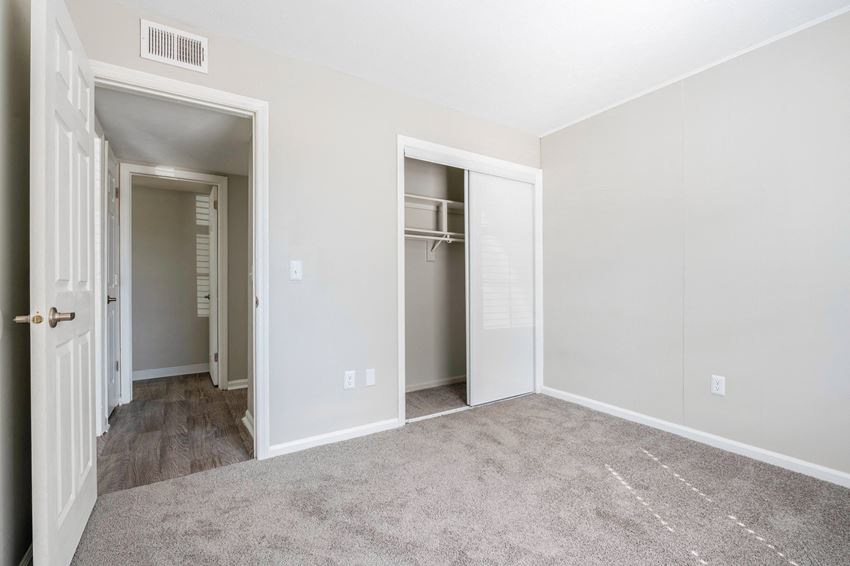 The Life At Edgewater Landing Apartments, 4592 Channing Terrace