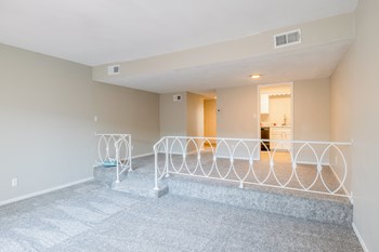 Living room with upgraded carpet - Photo Gallery 2