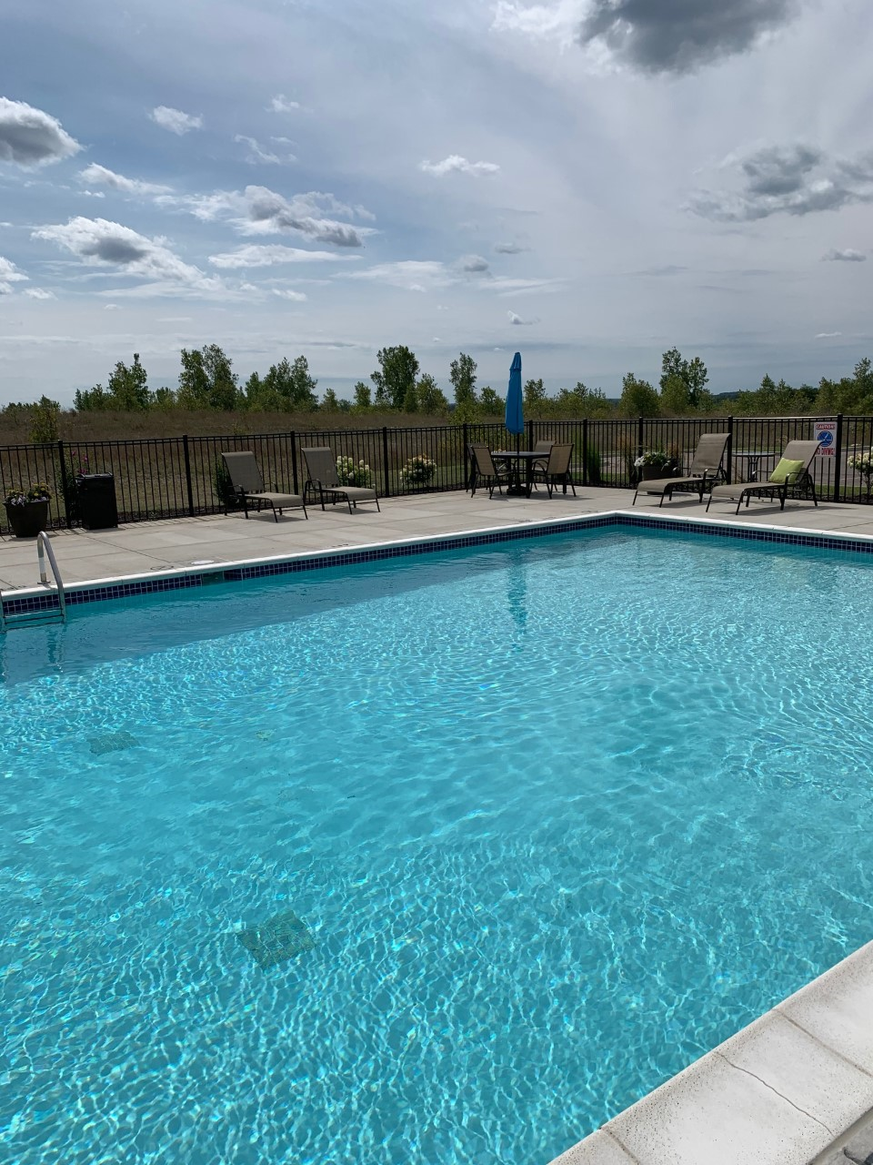 Blue Cool Swimming Pool at Abbey Ridge Apartment Homes, Oxford, MI, 48371