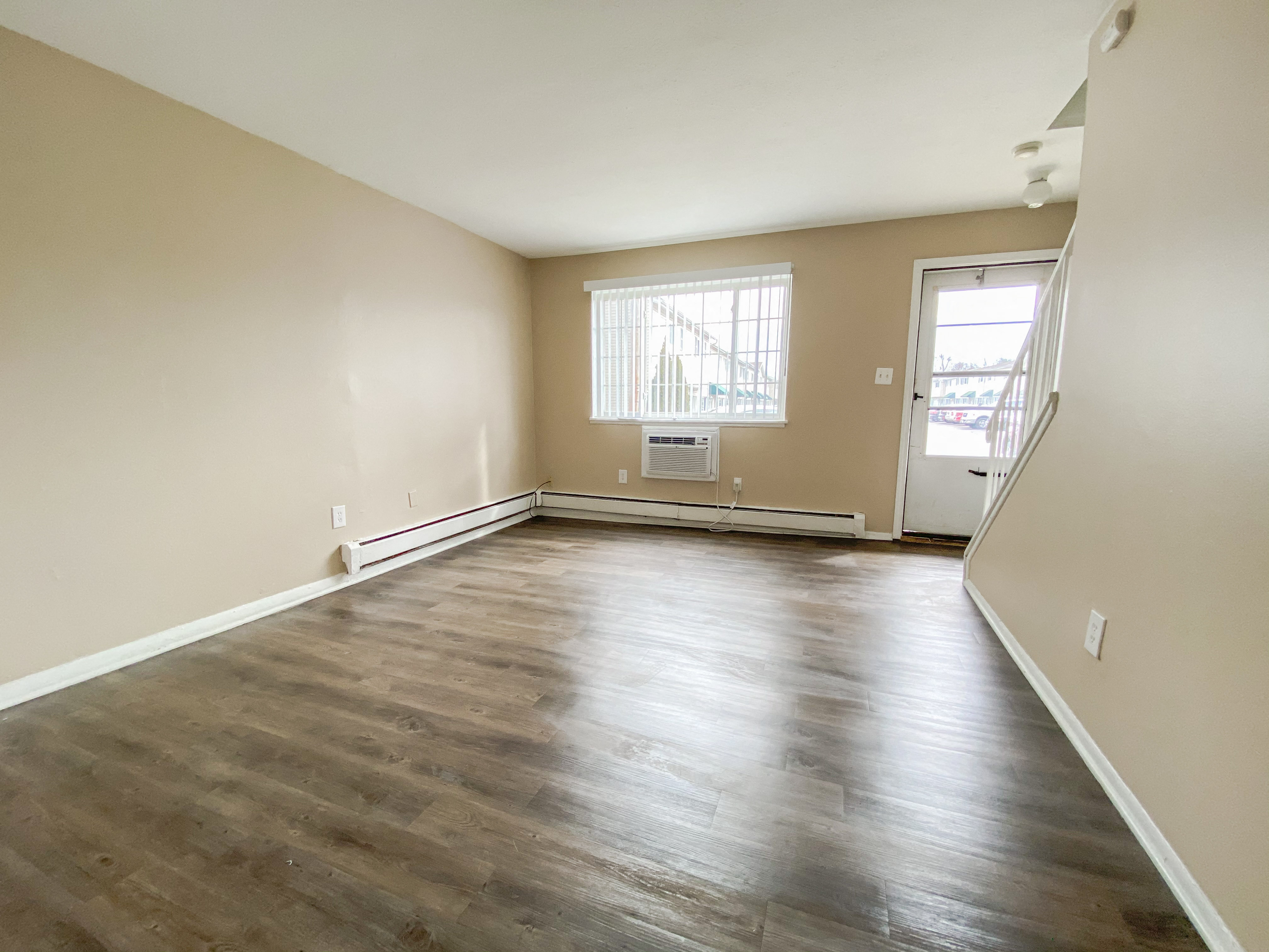 2 Bed Townhouse - Living Room