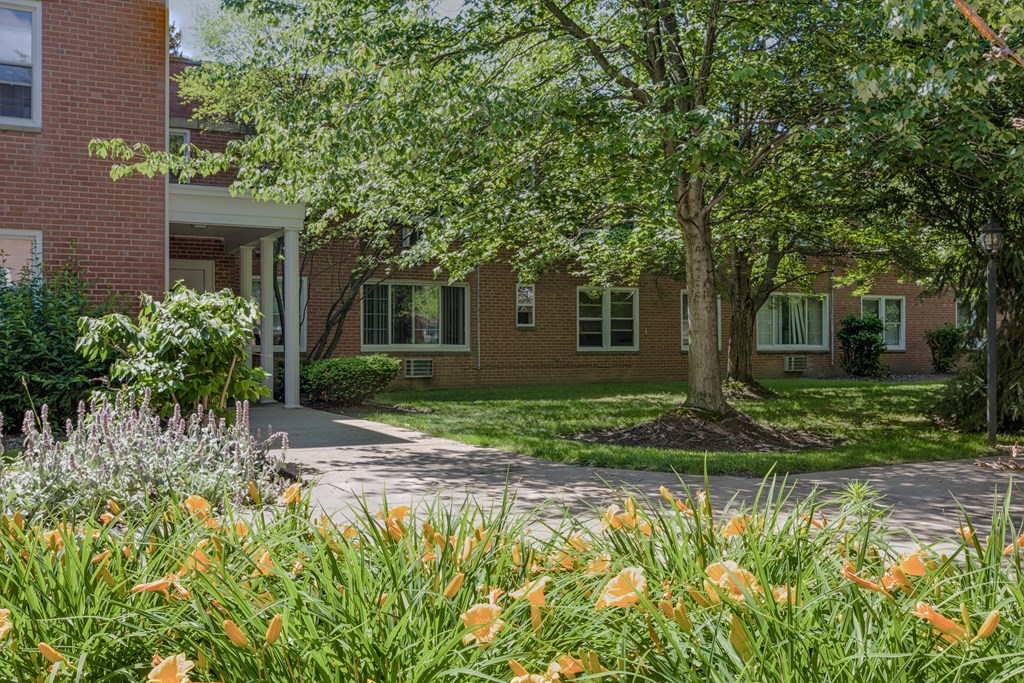 Green Courtyard at Huntington Green Apartments, University Heights, Ohio