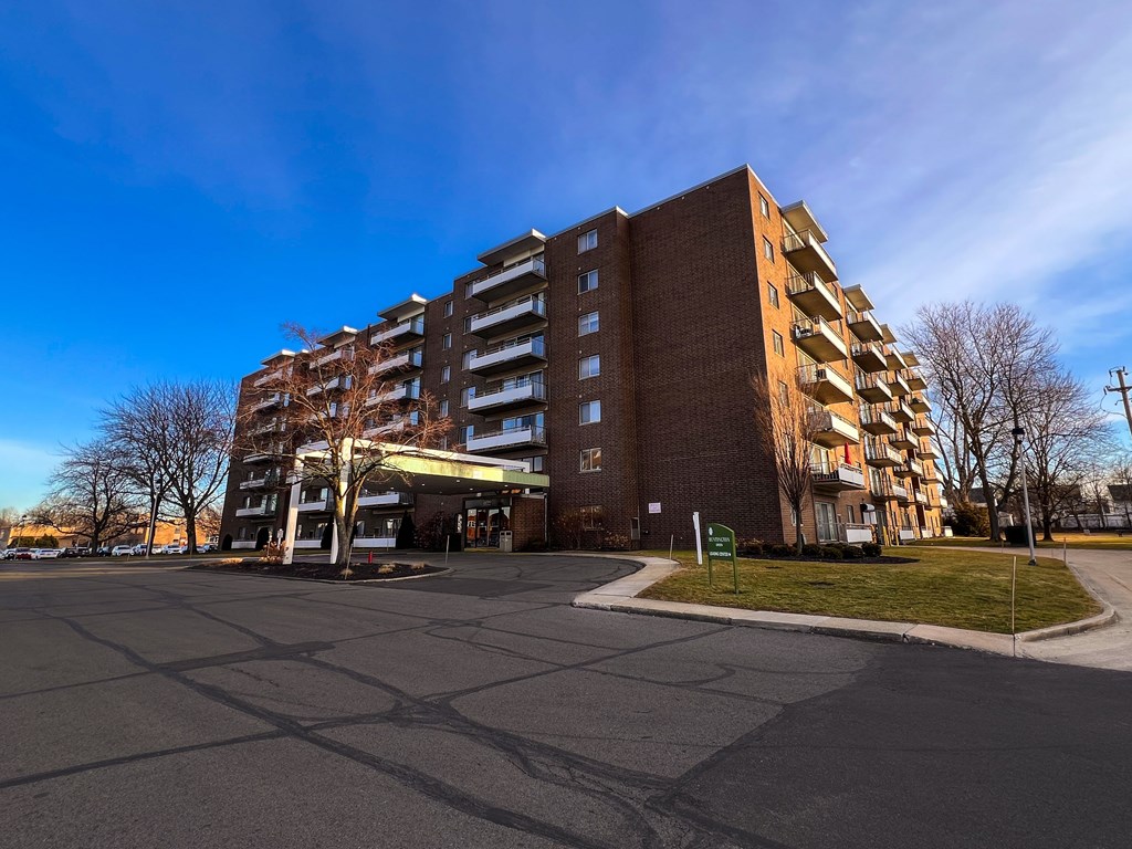 Huntington Green Apartments, 2200 Milton Road, University Heights, OH