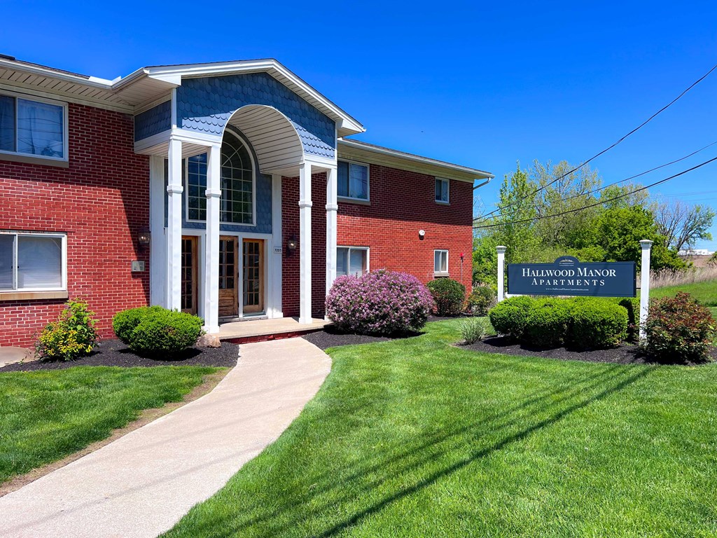 Entry Signage at Hallwood Manor Apartments, Mentor, 44060