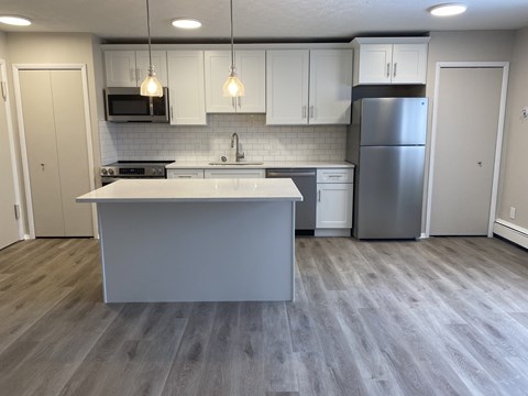 Fully Furnished Kitchen With Stainless Steel Appliances at Cedarwood Estates Apartments, Willoughby, 44094