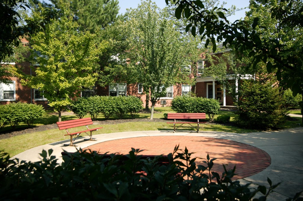 Courtyard View at Huntington Green Apartments, Ohio, 44118