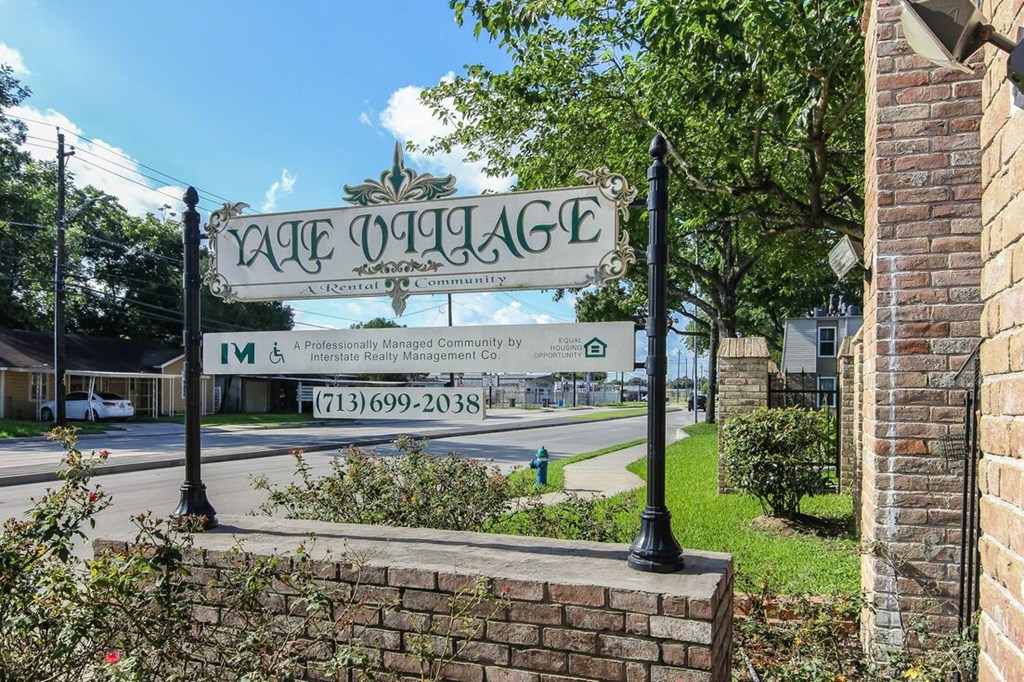 a sign for the lake magic theater on the corner of a street