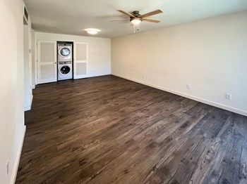 Living Room with washer and dryer - Photo Gallery 4