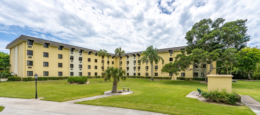 Goodlette Arms Exterior