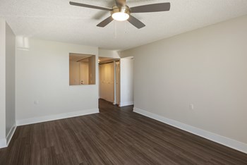 Living Room - Photo Gallery 5