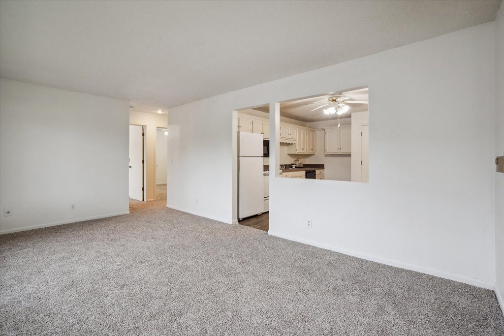 Living Room with high ceiling