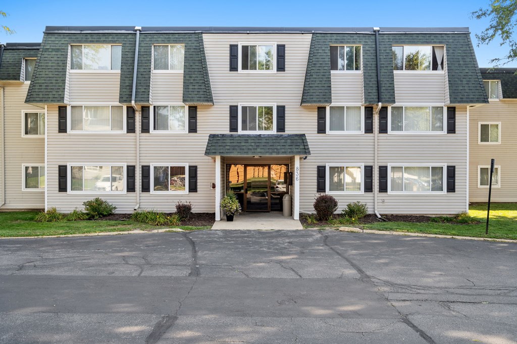 Exterior of Summit Square