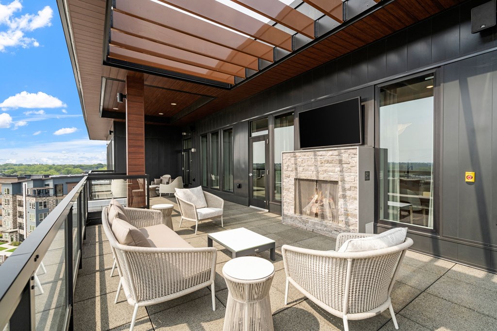 7th Floor Dining Terrace