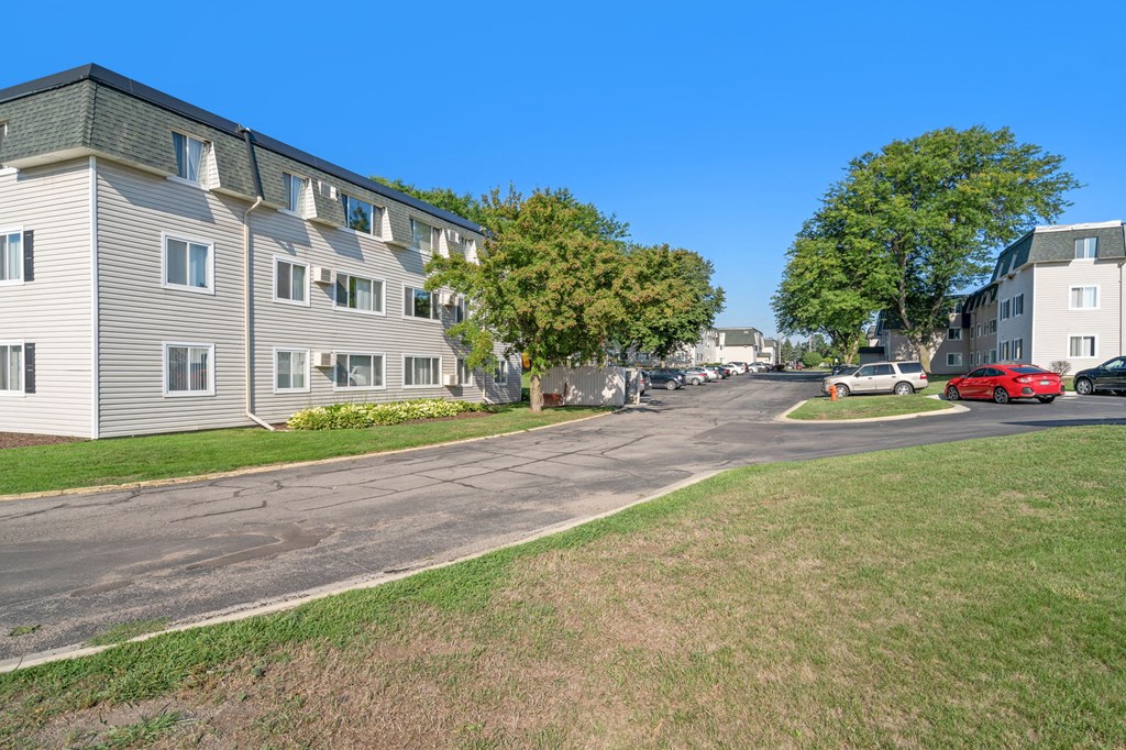 Exterior of Summit Square