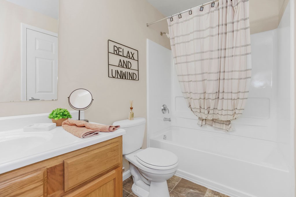 Bathroom with Modern Finishes