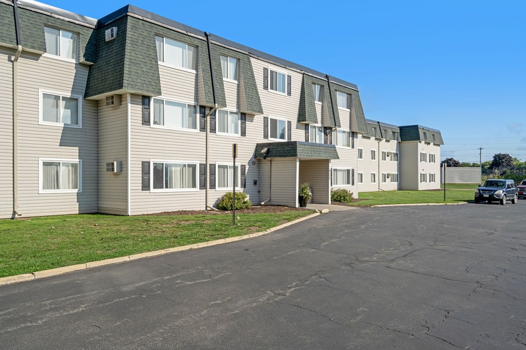 Exterior of Summit Square