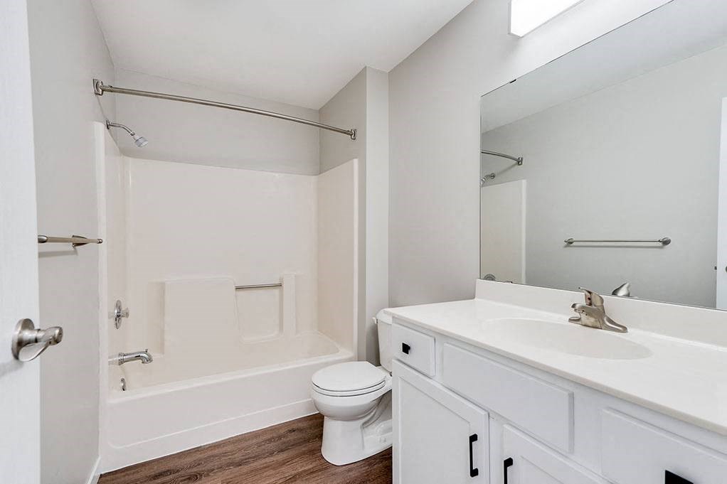 Spacious Shower with Tub