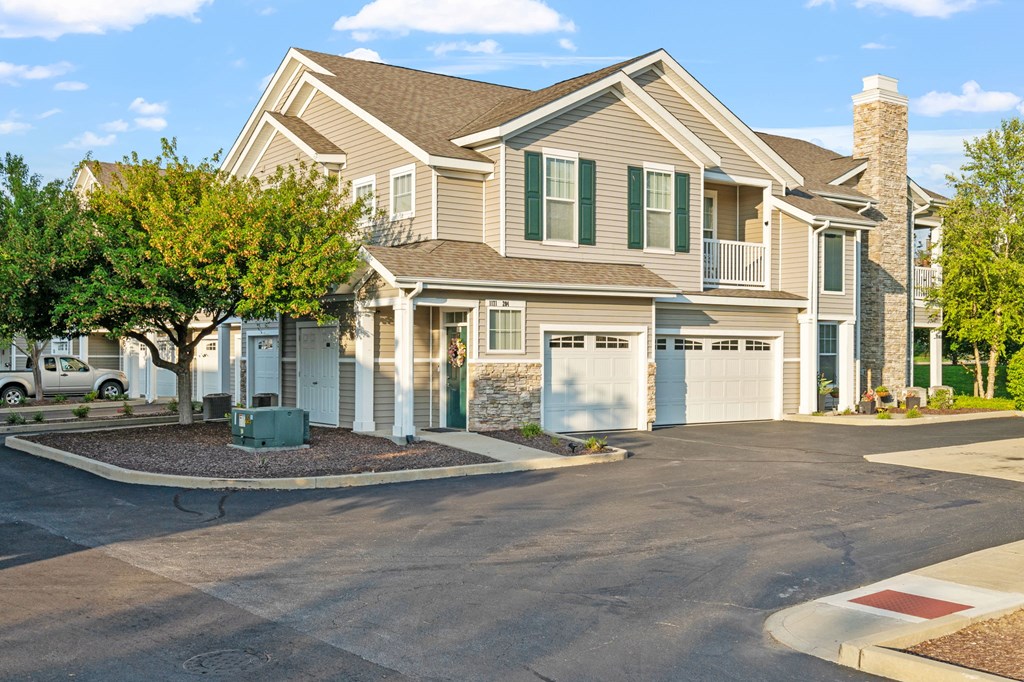 Exterior of Parkway Lakeside