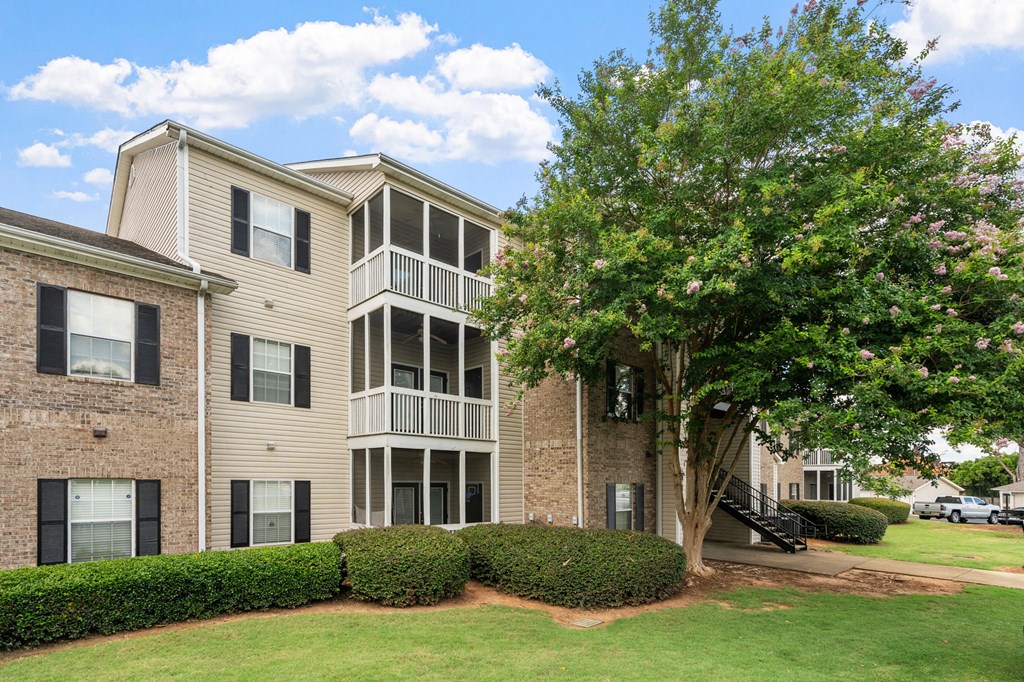 Exterior of Highland Lakes