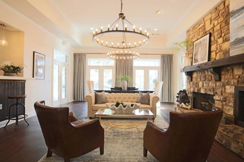 Clubhouse Lounge With Lots Of Natural Light - Photo Gallery 21