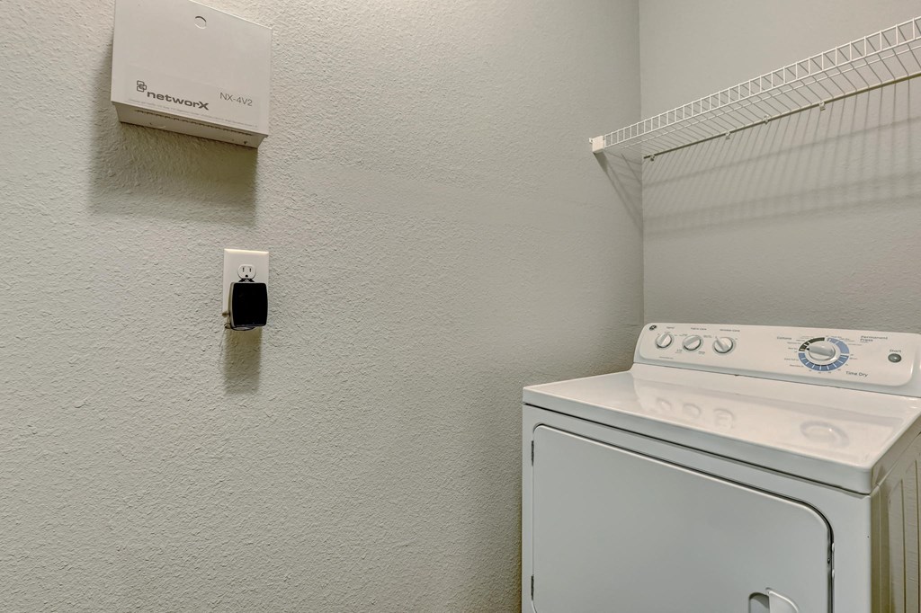 Closet With Washer & Dryer