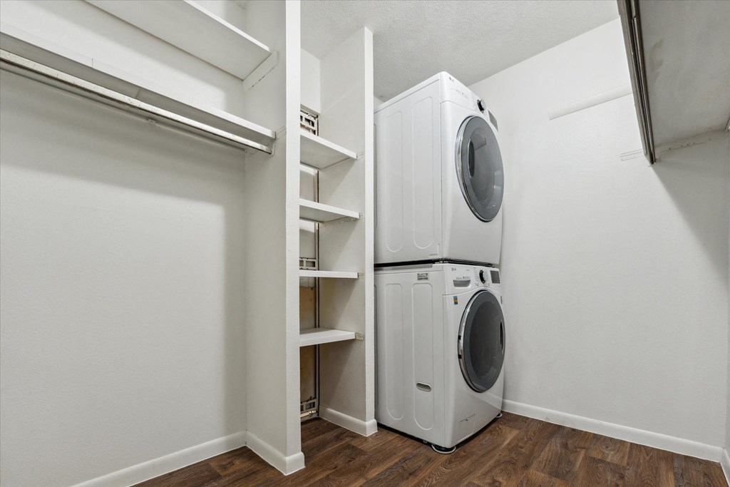 Walk-in closet with W/D