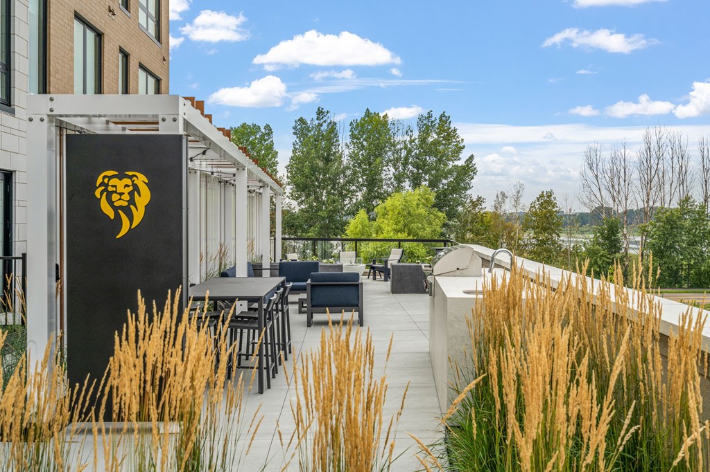 Outdoor Patio with Kitchen