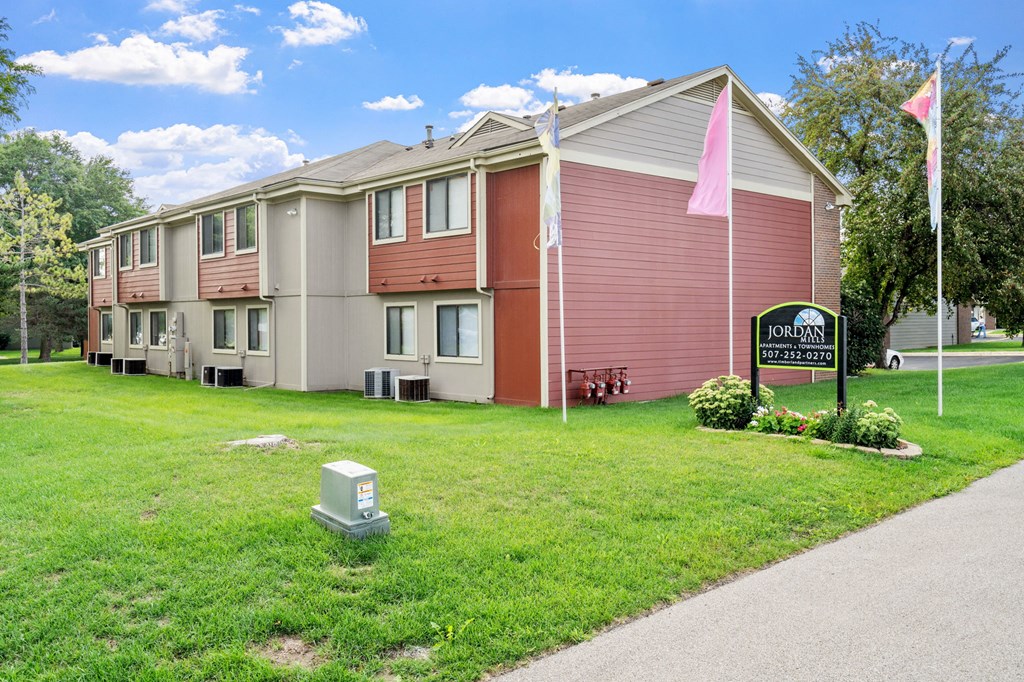 Exterior of Jordan Creek and Mills