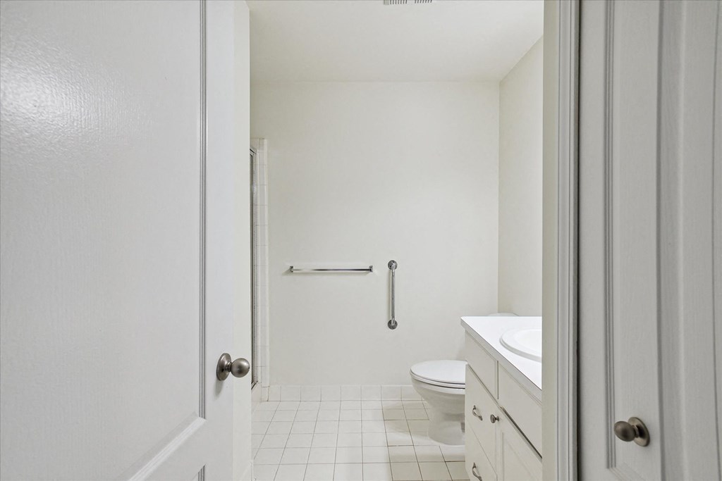 Bathroom with Modern Finishes
