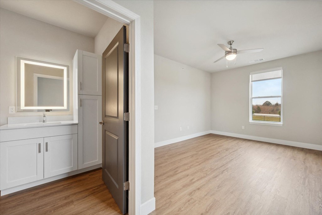 Bedroom with Bathroom Access