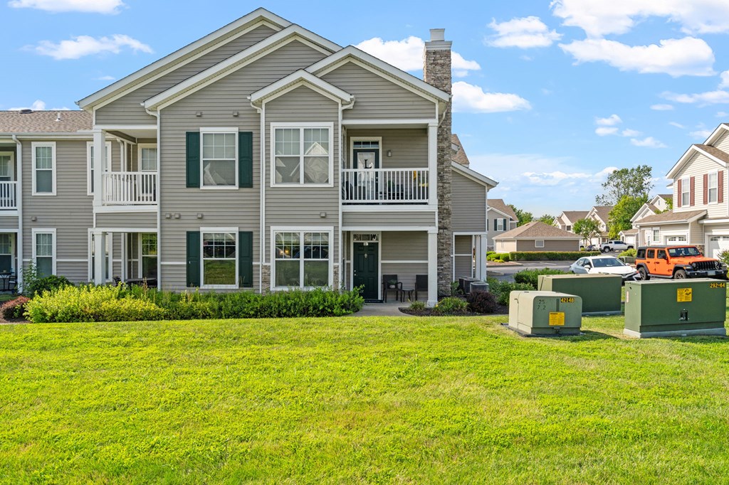 Exterior of Parkway Lakeside