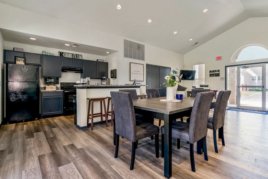 Clubhouse Lounge & Dining Area