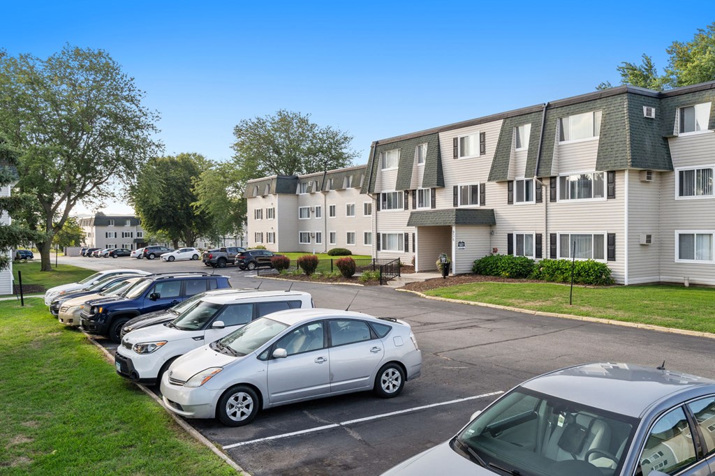 Exterior of Summit Square