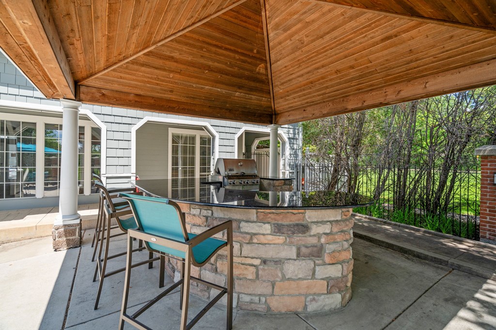 Grilling Area next to Pool