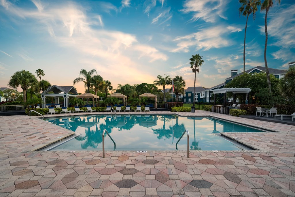 Spacious Pool & Sundeck At Twilight