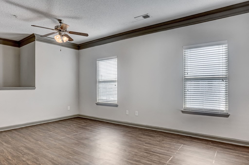 Living Room Area With Crown Molding