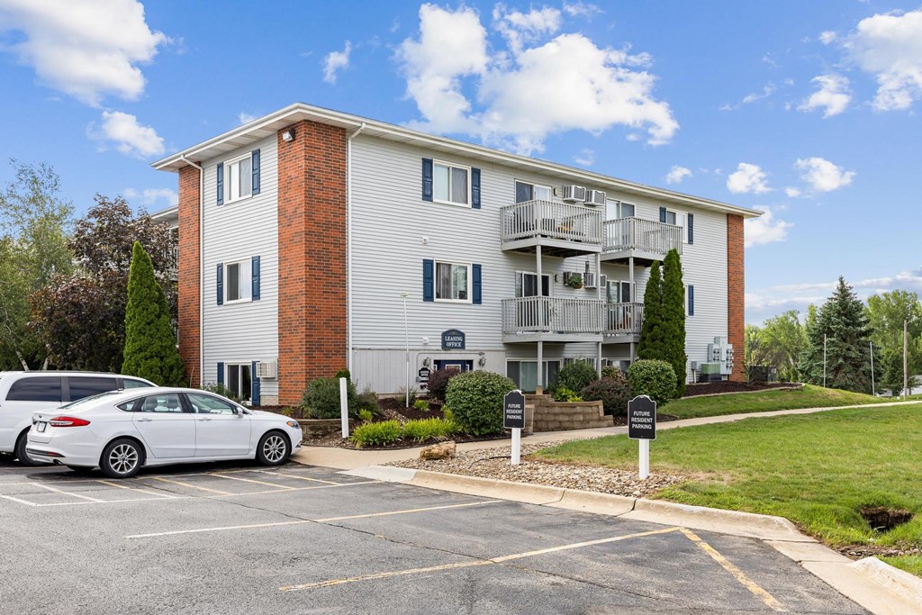 Exterior of Grand Ridge