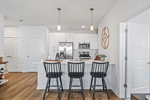 Fully Equipped Kitchen with Breakfast Bar