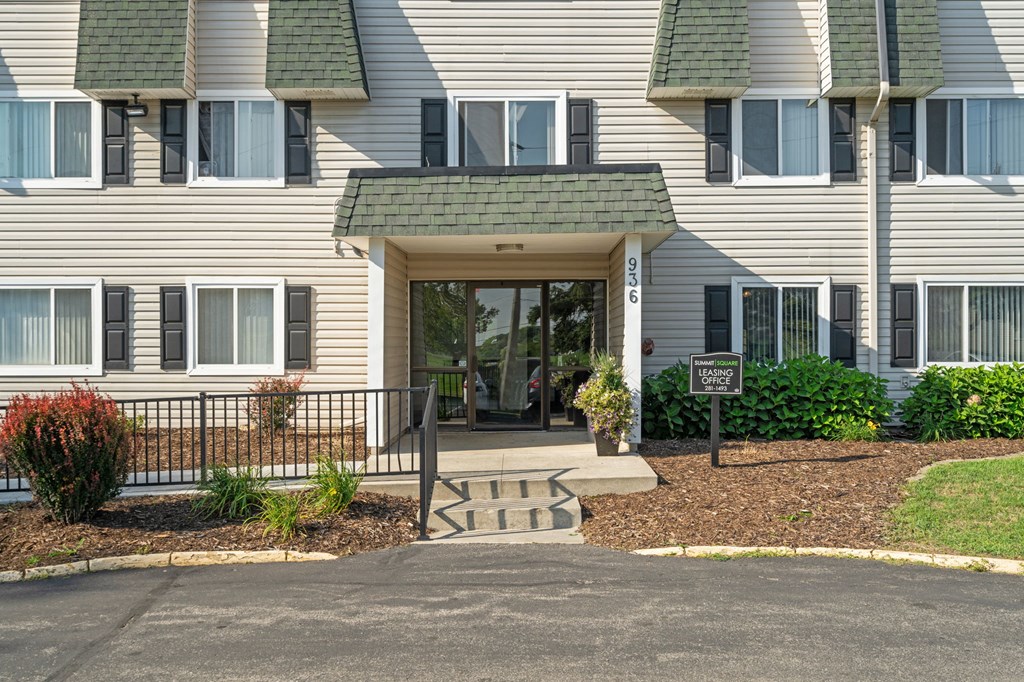 Summit Square Entrance