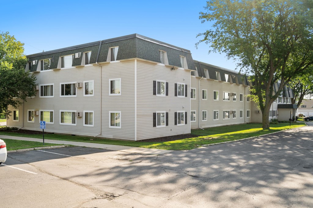 Exterior of Summit Square