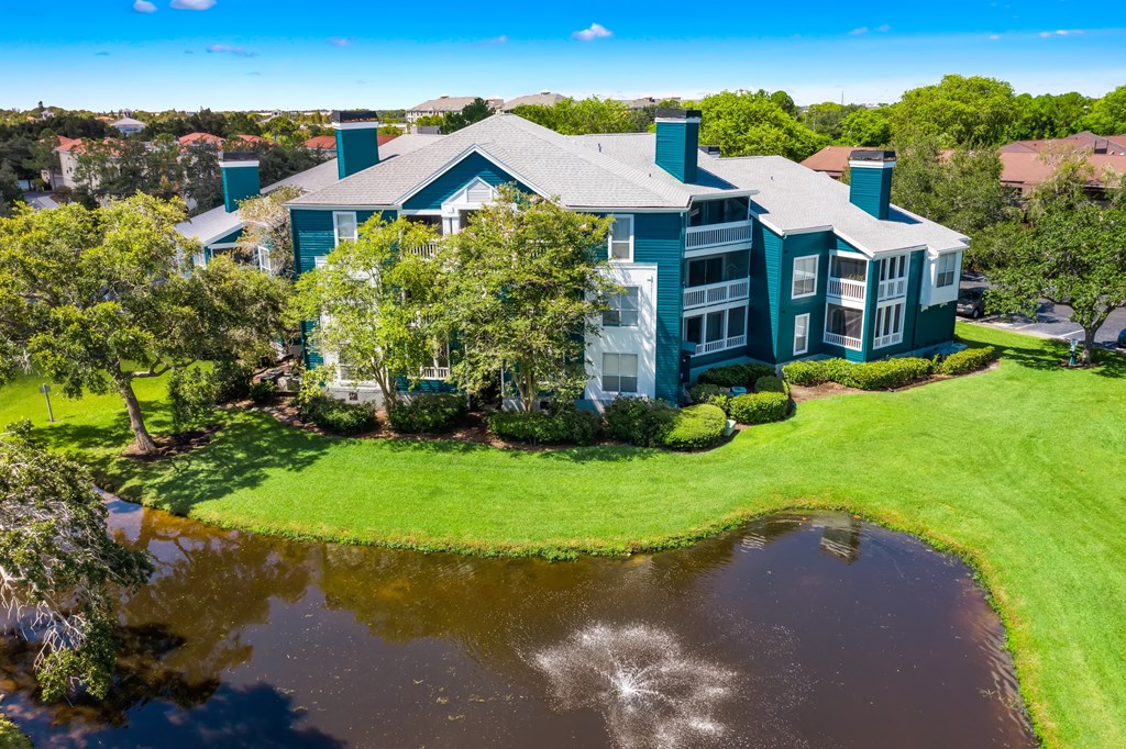 Apartment Homes Overlooking The Pond & Fountain
