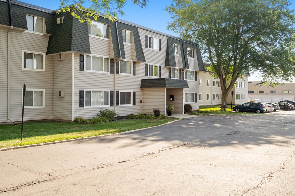 Exterior of Summit Square