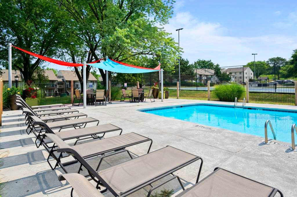 Outdoor Lounge Chairs